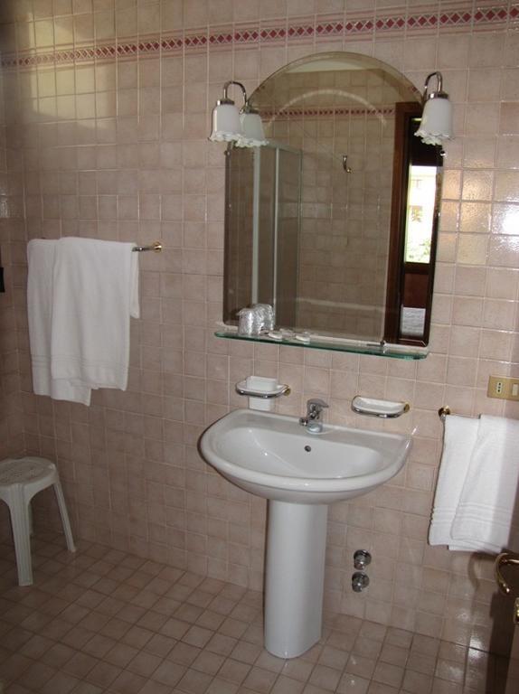 Locanda Alla Posta Borso del Grappa Ruang foto